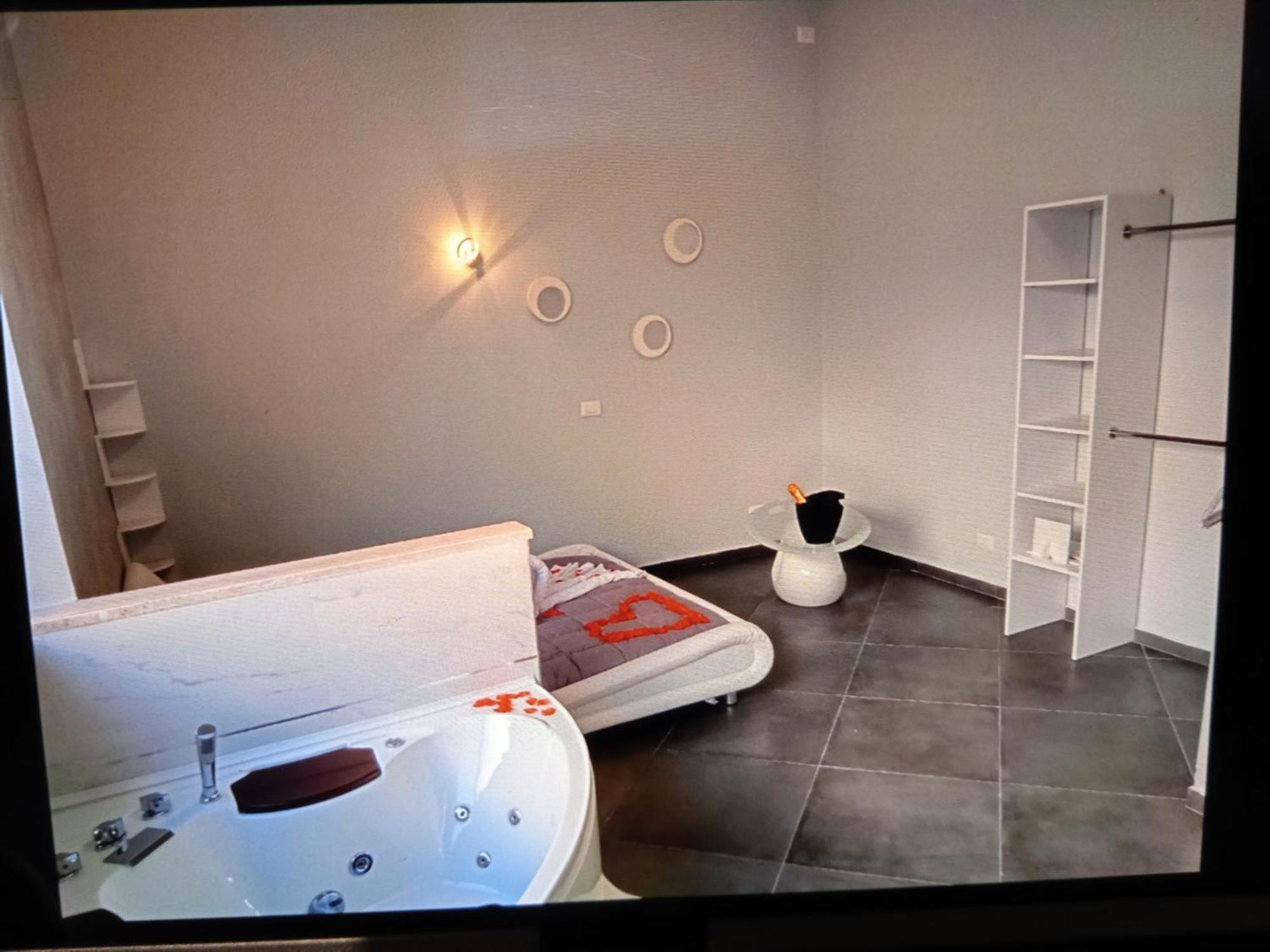 Amos Port-Suite Civitavecchia Zimmer foto